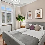 Modern Apartment, 3 Min To \