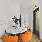 Art Apartment Bi