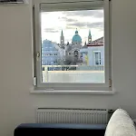 Rooftop Apartment, 10Min To City Center, Direct At Metro, Skyview Big Terrace!