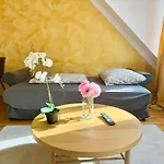 75 M2 Rooftop Central Apartment