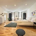 Schritte Entfernt Vom Hundertwasserhaus L Hg3