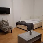 Comfy 1-Bedroom Apartment, 10 Min To Westbahnhof