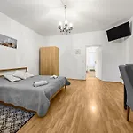 Modern Three-Bedroom, Triple King Beds