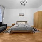Modern Three-Bedroom, Triple King Beds
