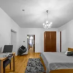 Three-Bedroom, Three King-Size Bed Retreat