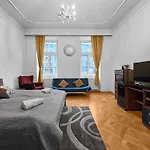 4Rooms Center