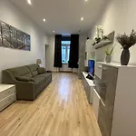 Schoene, Helle Wohnung In Stadtnaehe