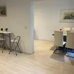 Schoene, Helle Wohnung In Stadtnaehe