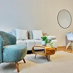 2Br I 85Qm I 16 Min To Inner City I 8 Min To Metro