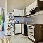 2Br I 85Qm I 16 Min To Inner City I 8 Min To Metro