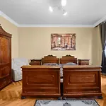 King-Size Comfort In Three Bedrooms