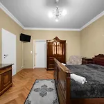 King-Size Comfort In Three Bedrooms