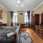 King-Size Comfort In Three Bedrooms