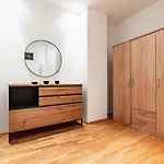 Spacious 3-Room Apt. 15 Min To The City Center