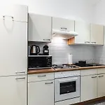 Spacious 3-Room Apt. 15 Min To The City Center