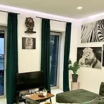 African Paradise With Jacuzzi & Sauna