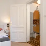 Cheerful 2Br Apartment - Suitable For Longstays