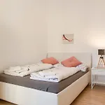 Cheerful 2Br Apartment - Suitable For Longstays