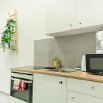 Stylish Studio Apartment Wiener Stadthalle