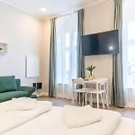 Stylish Studio Apartment Wiener Stadthalle