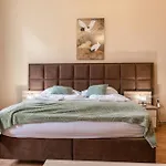 Simple Rooms In Shared Apartment For Longstays, Very Central Location