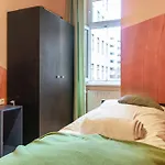 Simple Rooms In Shared Apartment For Longstays, Very Central Location
