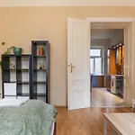 Simple Rooms In Shared Apartment For Longstays, Very Central Location