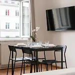 Sweet 2Br Shared Apt Standard Rooms, Central Location