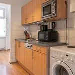 Sweet 2Br Shared Apt Standard Rooms, Central Location