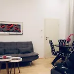 Lovely 2Br Apt With Modern Amenities Near Augarten