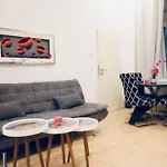 Lovely 2Br Apt With Modern Amenities Near Augarten