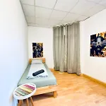 Bright & Spacious 3Br Apt With Direct City Access