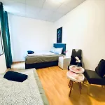 Bright & Spacious 3Br Apt With Direct City Access
