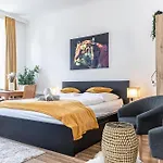 Explore Vienna: 1Br Retreat Near Westbahnhof