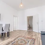 Explore Vienna 2Br And 1Lr Retreat Near Westbahnhof