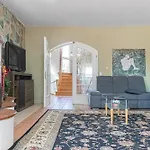 Exquisite Rooms In Shared Villa With Garden & Parking