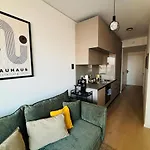 Modern Apartment Overlooking The Skyline & Danube