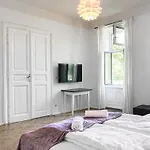 Vibrant 3Br Near Akh Hospital - Perfect For Groups