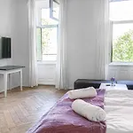 Vibrant 3Br Near Akh Hospital - Perfect For Groups