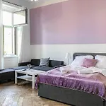 Vibrant 3Br Near Akh Hospital - Perfect For Groups