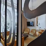 Diplomatic District Apartment, 6 Stops To Center