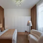 Diplomatic District Apartment, 6 Stops To Center