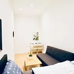 Super Central Cozy 5 Bedroom Shared Apt 10Min Walk To Augarten