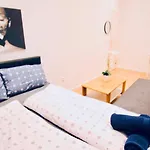 Super Central Cozy 5 Bedroom Shared Apt 10Min Walk To Augarten