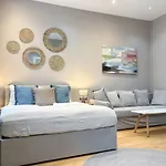Augarten Suites I 5 Min To Metro I 10 Min To City