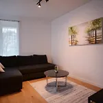 Bella\'S Appartment - Beautiful, Modern And Next To Metro