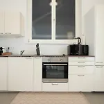 Vibrant 107 M2 Flat In The City Center