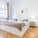 Stylish 2Br Apt For Groups, Up To 5P At Margareten