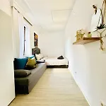 Very Spacious Apartment For Up To 7P With Great Location