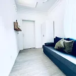 Very Spacious Apartment For Up To 7P With Great Location